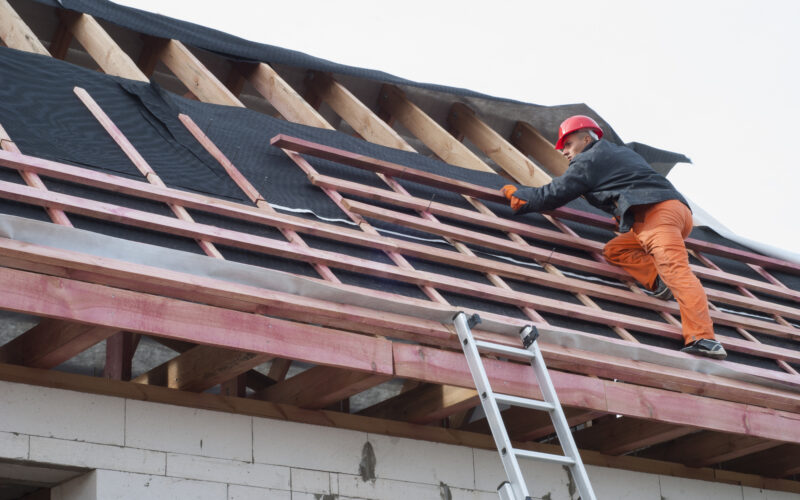 It is essential to the safety of you and your employees to ensure that your roof is safe and sound. Here are 5 signs you need a commercial roof replacement.